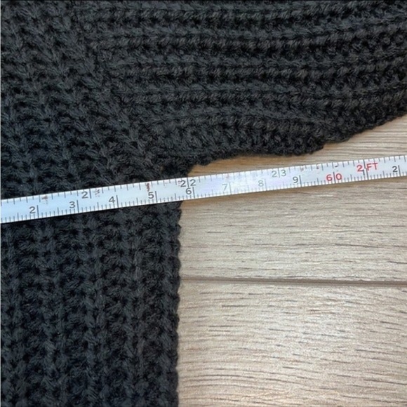 Nasty Gal Black Turn On Turtleneck Cropped Sweater Size L NWT - Picture 8 of 9